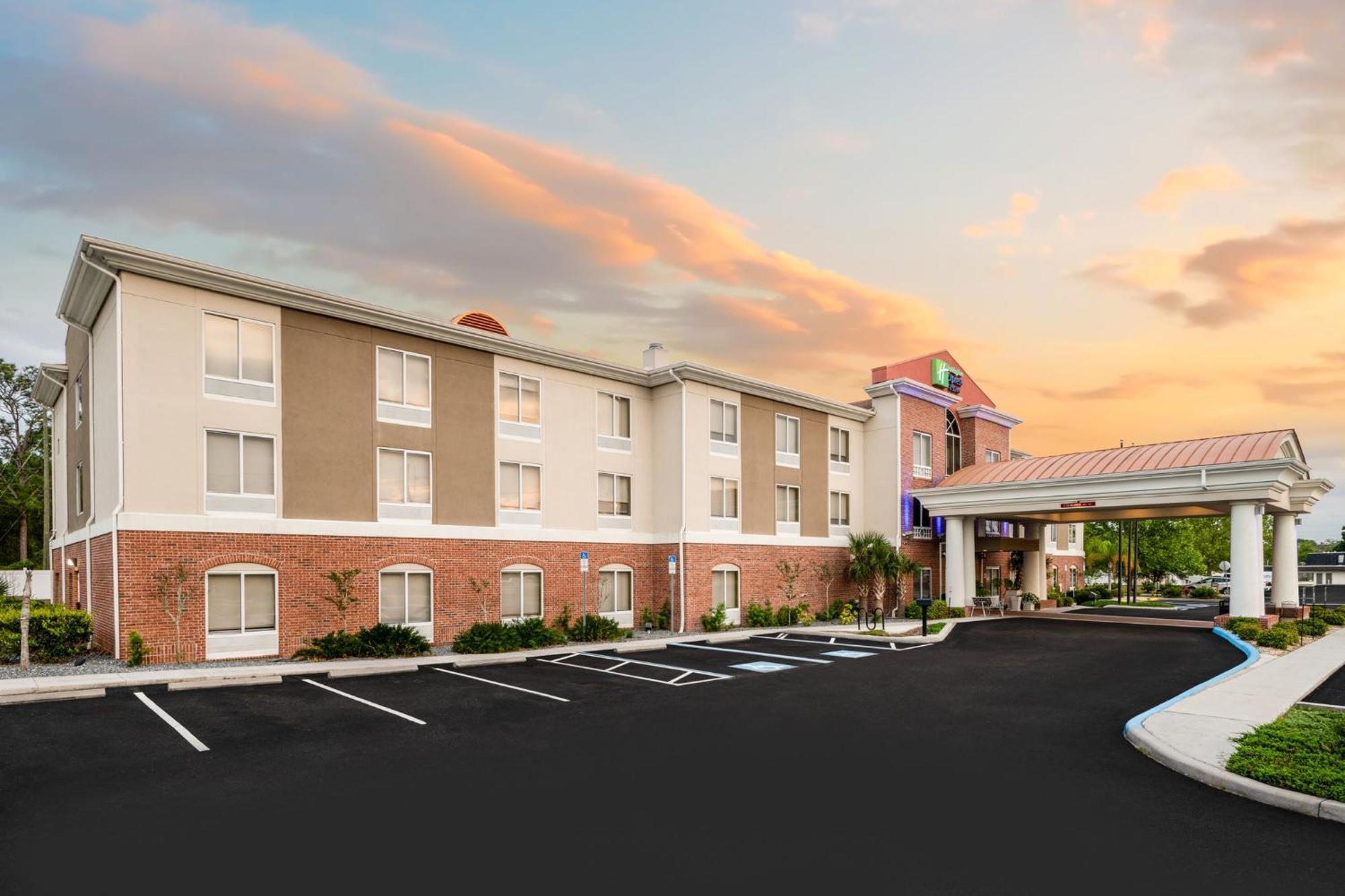 Holiday Inn Express - Spring Hill By Ihg Eksteriør billede