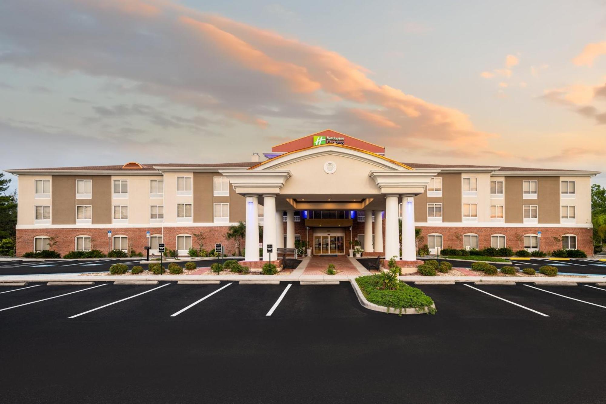 Holiday Inn Express - Spring Hill By Ihg Eksteriør billede